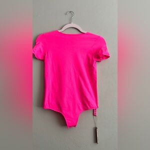 NWT SKIMS Essential T-Shirt Bodysuit in the color Highlighter Pink- L/XL